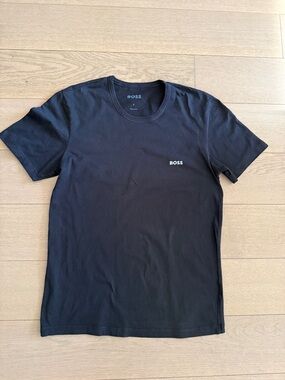 Hugo Boss Black Crewneck T-Shirt with embroidered Chest Logo